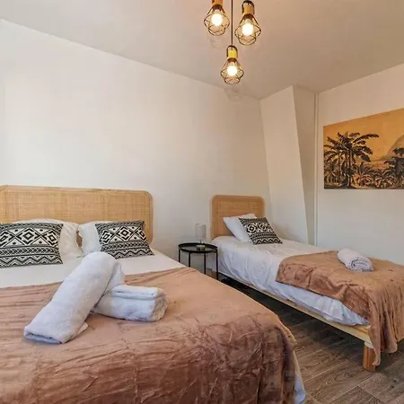 Et Volcans - Grand Proche Centre-ville Pour 24 Personnes Hébergement de vacances