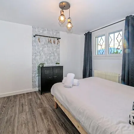 Et Volcans - Grand Proche Centre-ville Pour 24 Personnes Holiday home *