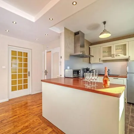 Holiday home Et Volcans - Grand Proche Centre-ville Pour 24 Personnes
